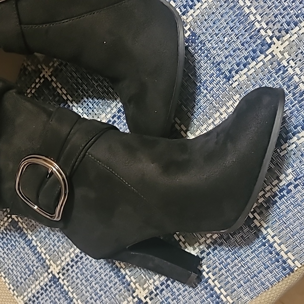 Boots 👢 - Picture 3 of 8